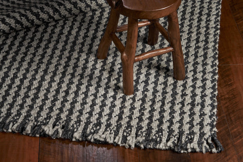 Image of 5 x 8 Wool Grey Area Rug