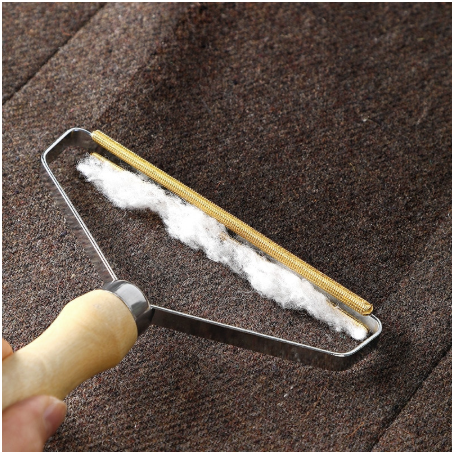 Image of * Amazing Portable Clothes Lint Remover Tool - Great for Removing Lint and Pet Fur from Clothes, Blankets, Carpets, Furniture, Curtains and Bedding